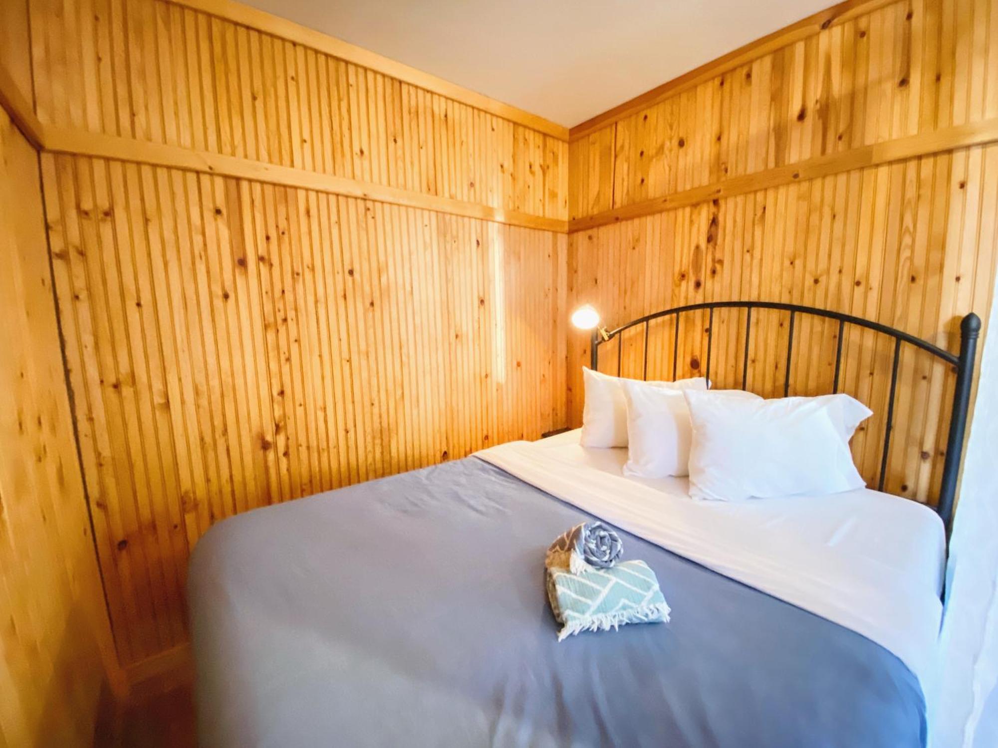 Flathead Lake Resort Woods Bay Exterior photo